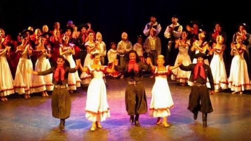 50 AÑOS CON EL FOLKLORE